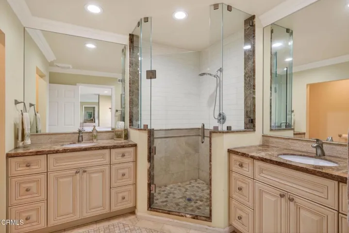 23-web-or-mls-UpmarketMedia-34108Vill-04