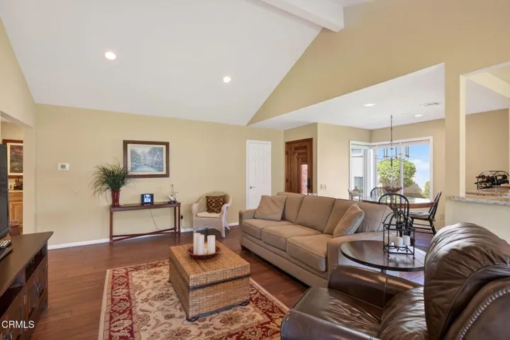 9-web-or-mls-UpmarketMedia-34108Vill-034