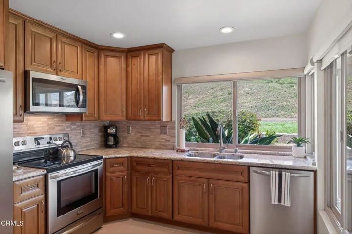 14-web-or-mls-UpmarketMedia-34108Vill-09