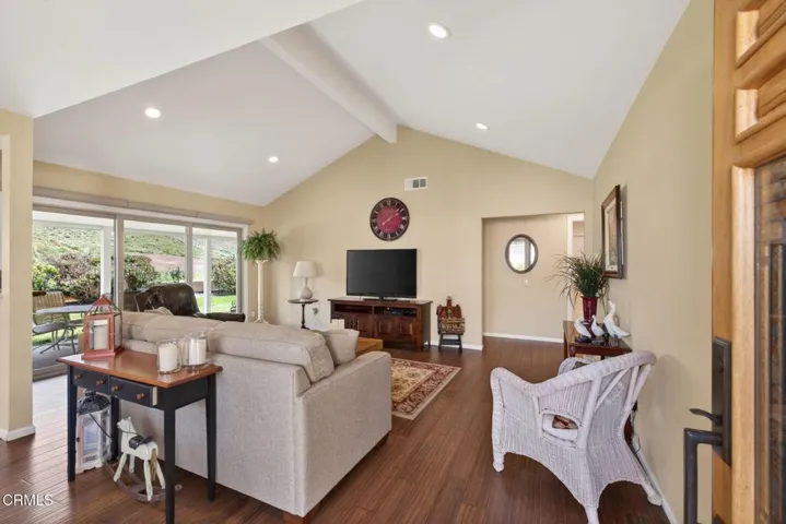 5-web-or-mls-UpmarketMedia-34108Vill-003