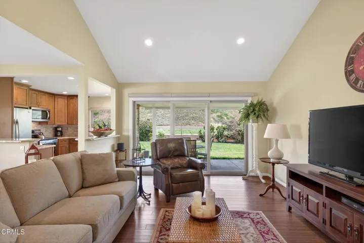 7-web-or-mls-UpmarketMedia-34108Vill-025