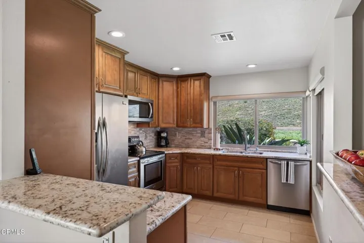 10-web-or-mls-UpmarketMedia-34108Vill-00