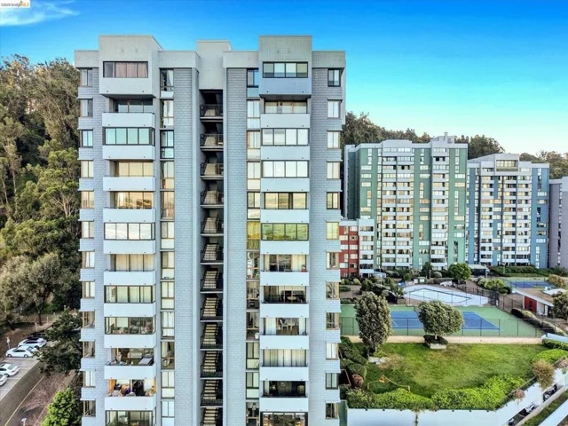 View of apartment building / complex