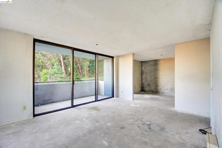 Spare room featuring a textured ceiling and concrete floors