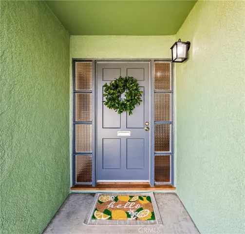 Freshly painted, textured glass sidelights, and charming cul-de-sac.