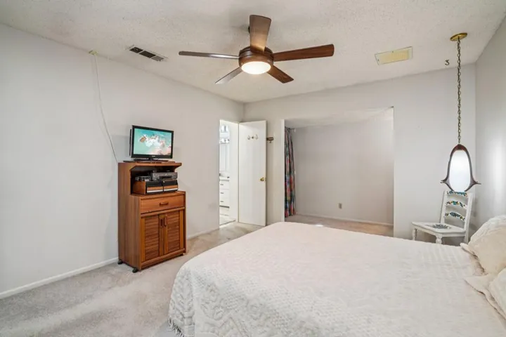23-web-or-mls-Mountain View Ave-S1504-02