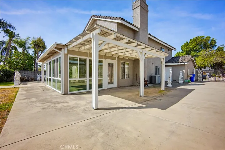 Backyard - Covered Pato 1