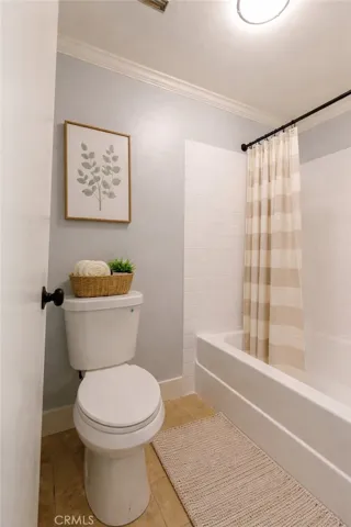 Virtually staged Bathroom