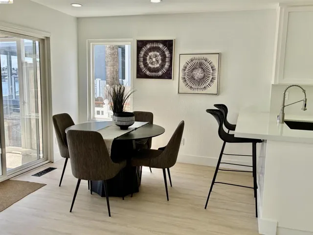 Kitchen eating area