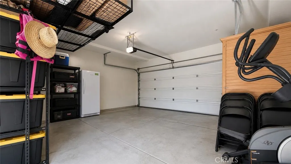 Furniture removed digitally - Garage