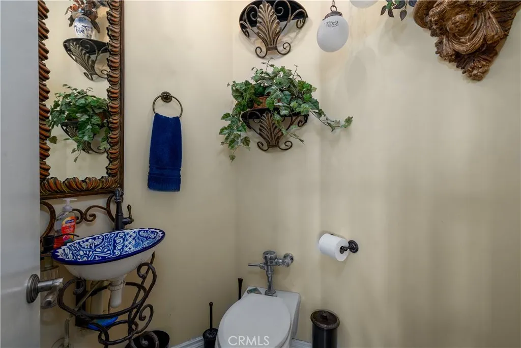 Hall 1/2 Bathroom
