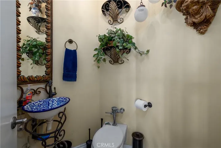 Hall 1/2 Bathroom