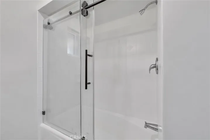 Main House: Hallway Bathroom