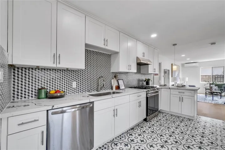 Main House: Kitchen