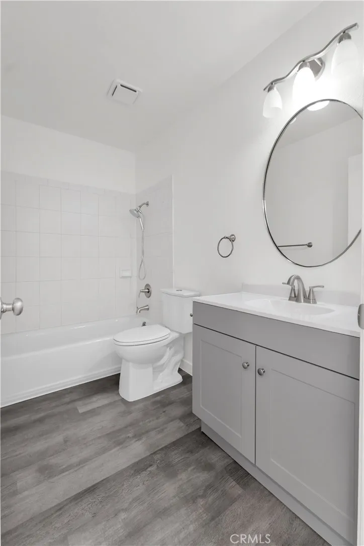 TUB AND SHOWER COMBO