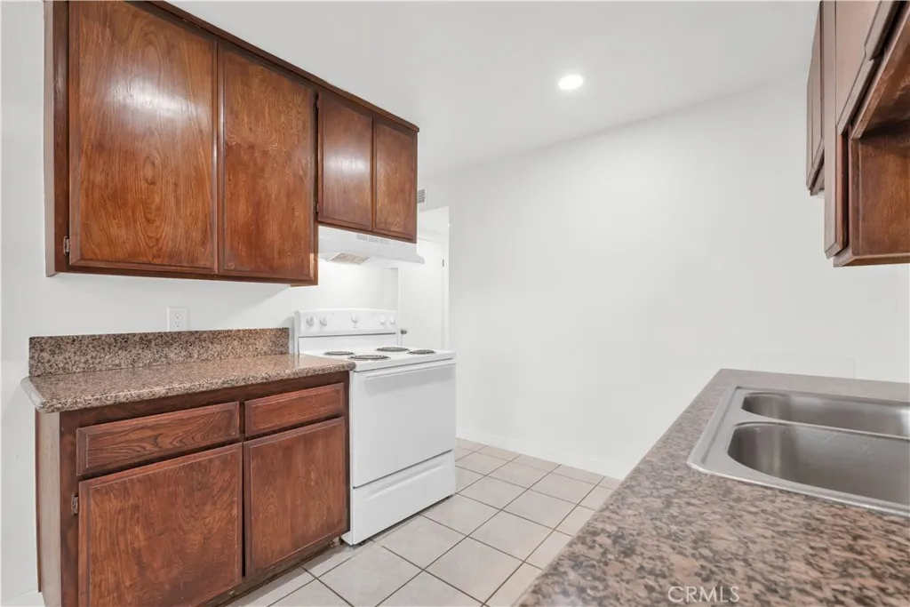 ELECTRONIC STOVE INCLUDED