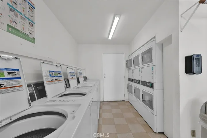 NICE COMMUNITY LAUNDRY ROOMS