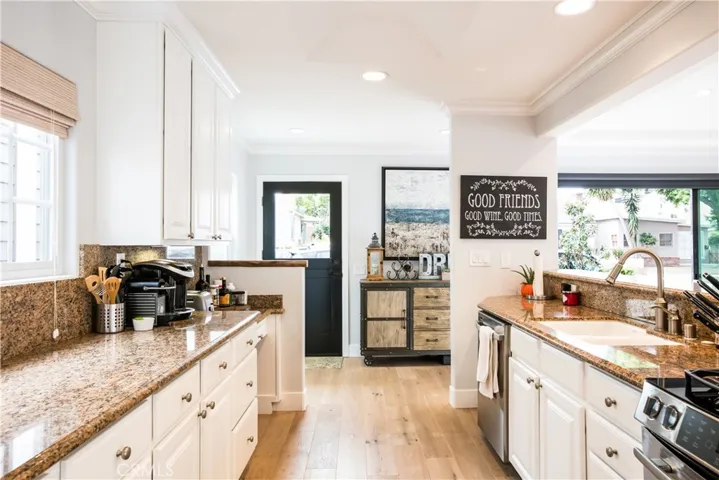 617 Begonia Avenue, Corona Del Mar, California 92625