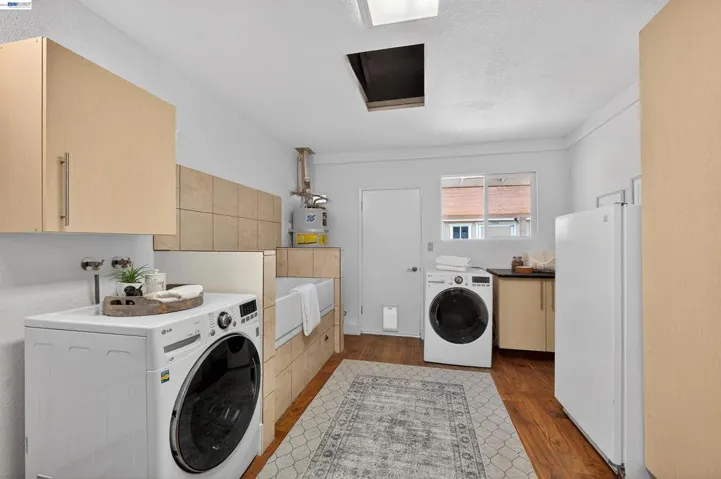 DOG WASH SINK AND LAUNDRY