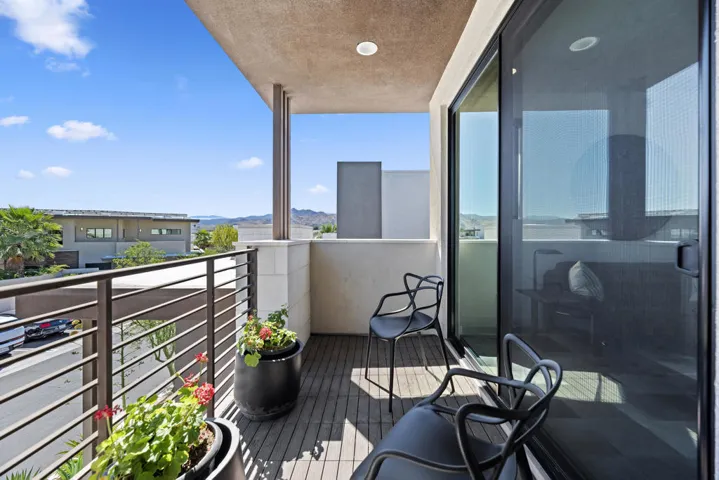 68-Private Deck