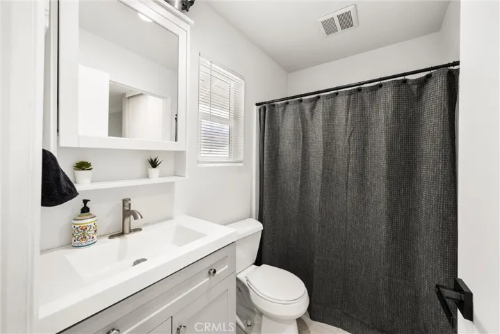 Full bathroom