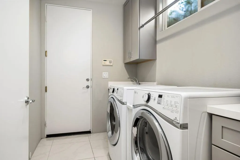 2D47ED48-ADBD-4E1B-8F5D-2C859680276D