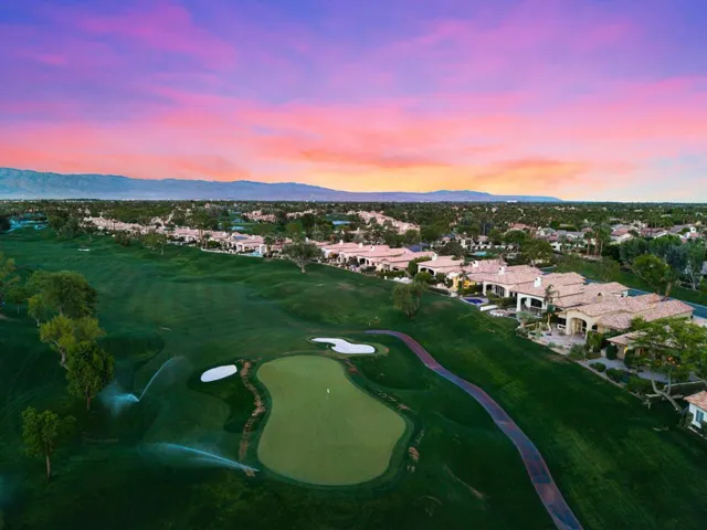 C7263062-EEEE-4F74-B23A-F322F54A236D