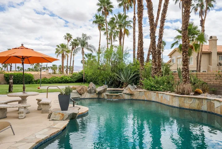 368 Oakmont, Palm Desert, California 92211