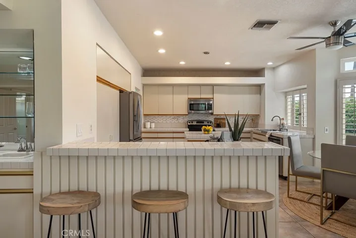 368 Oakmont, Palm Desert, California 92211