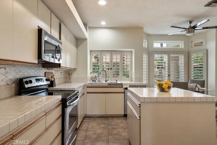 368 Oakmont, Palm Desert, California 92211