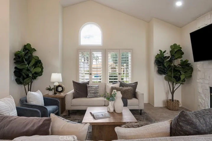 368 Oakmont, Palm Desert, California 92211