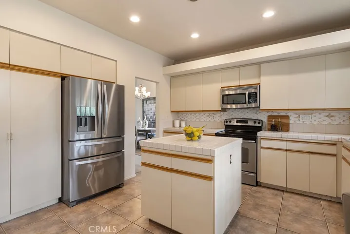 368 Oakmont, Palm Desert, California 92211