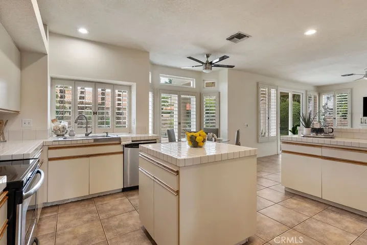 368 Oakmont, Palm Desert, California 92211