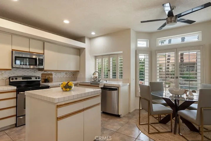368 Oakmont, Palm Desert, California 92211