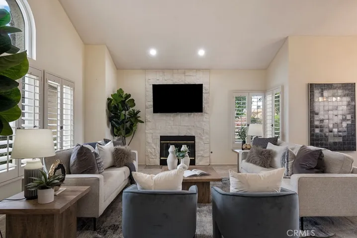 368 Oakmont, Palm Desert, California 92211