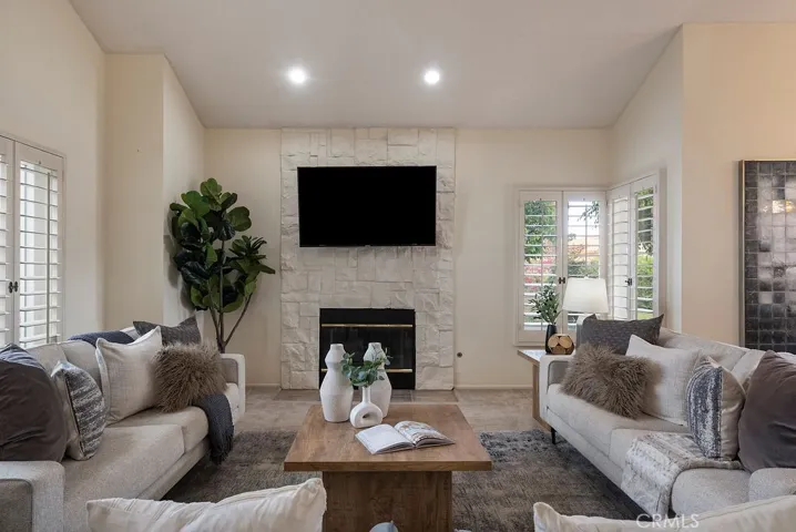 368 Oakmont, Palm Desert, California 92211