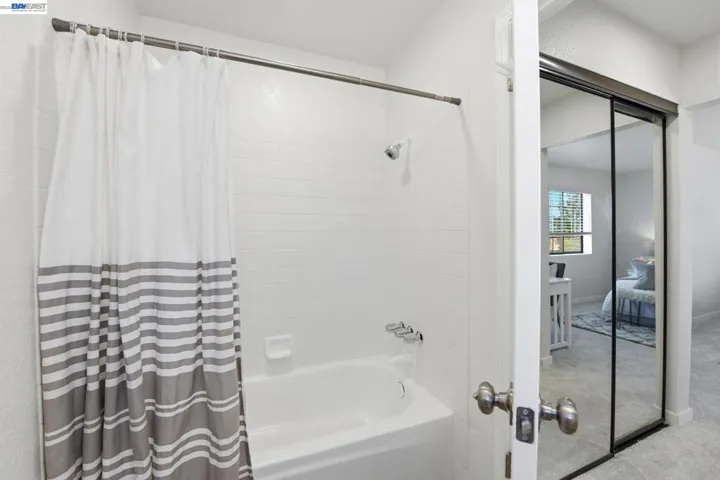 Bathroom Suite 2 Shower over Tub