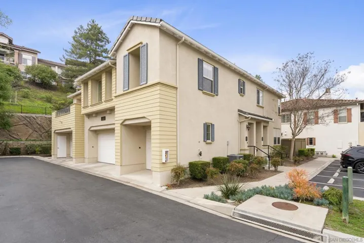 ONLY 3 UNITS PER BUILDING! VERY PRIVATE AND QUIET. NO ONE BELOW YOU!