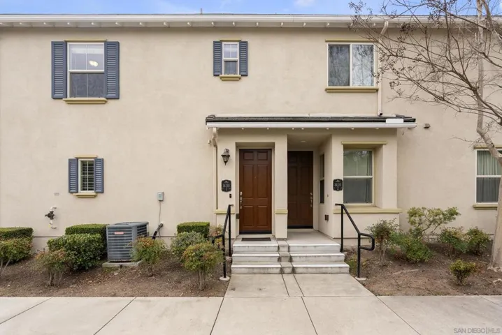 ONLY 3 UNITS PER BUILDING! VERY PRIVATE AND QUIET. NO ONE BELOW YOU!