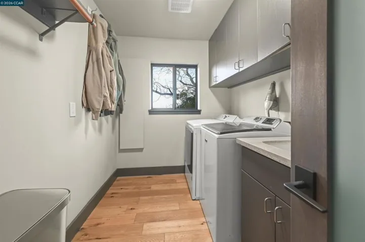LOWER LEVEL LAUNDRY ROOM W/SHUTE