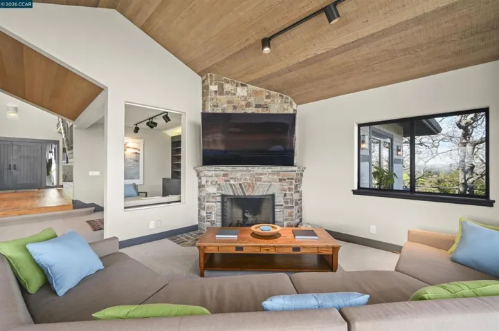 LIVING ROOM W/GAS FIREPLACE