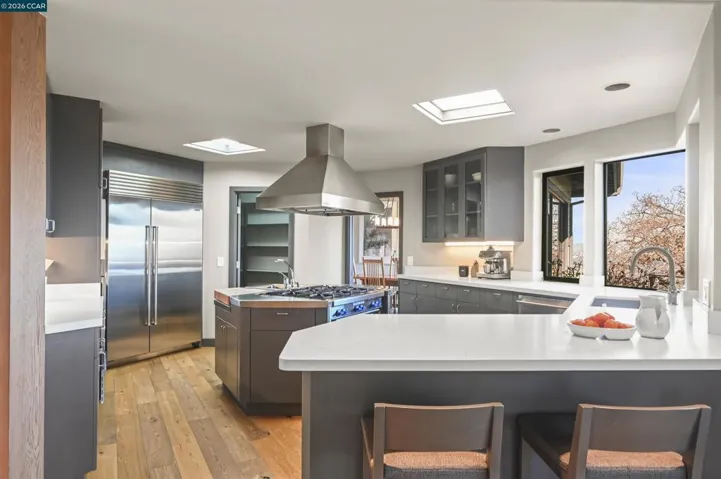 CHEF KITCHEN W/PANTRY