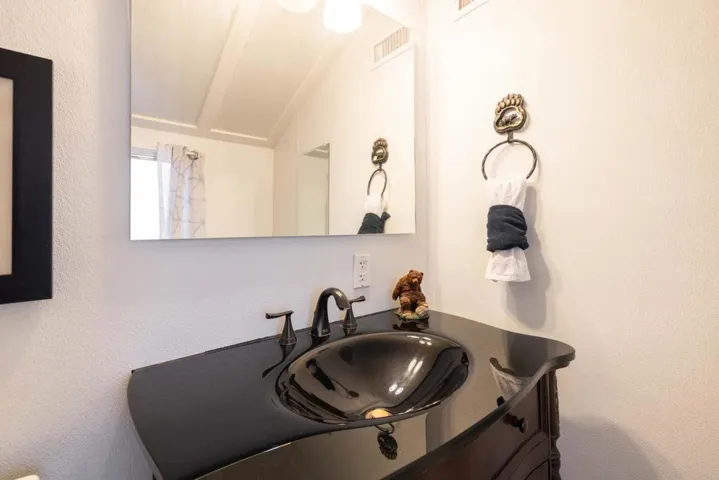 017_1st Bathroom