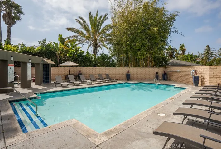 400 Lake 105, Huntington Beach, California 92648