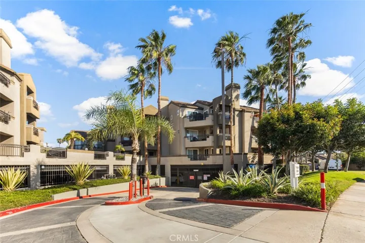 400 Lake 105, Huntington Beach, California 92648