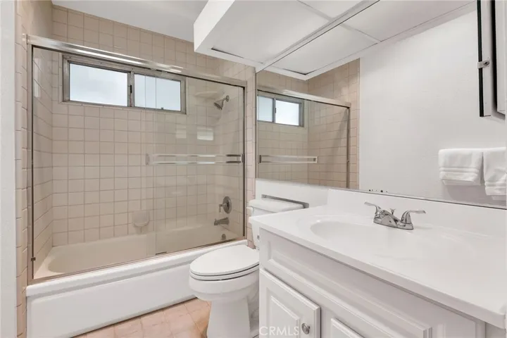 Second/guest bathroom