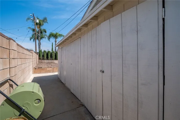 Side yard with ample storage