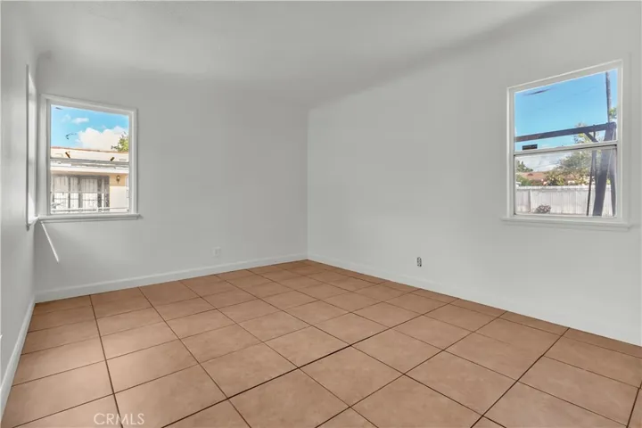 Back Unit Living Room