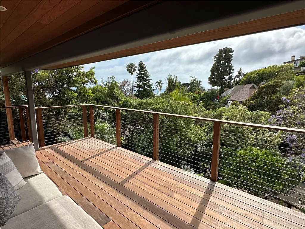 Lower deck