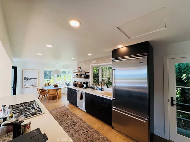 Kitchen & dining area